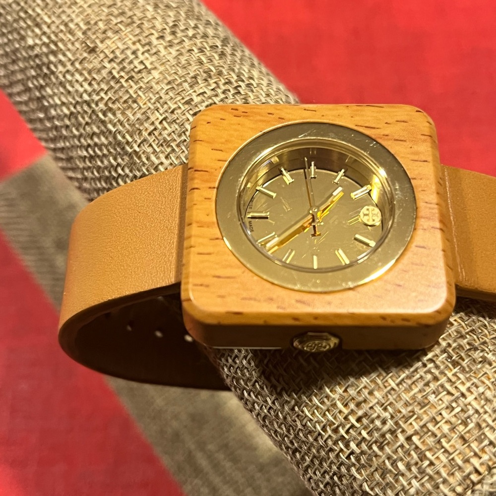 TORY BURCH AUTHENTIC ‘LIZZIE’ SQUARE FAUX WOOD DESIGN GENUINE LEATHER WATCH - Picture 6 of 17